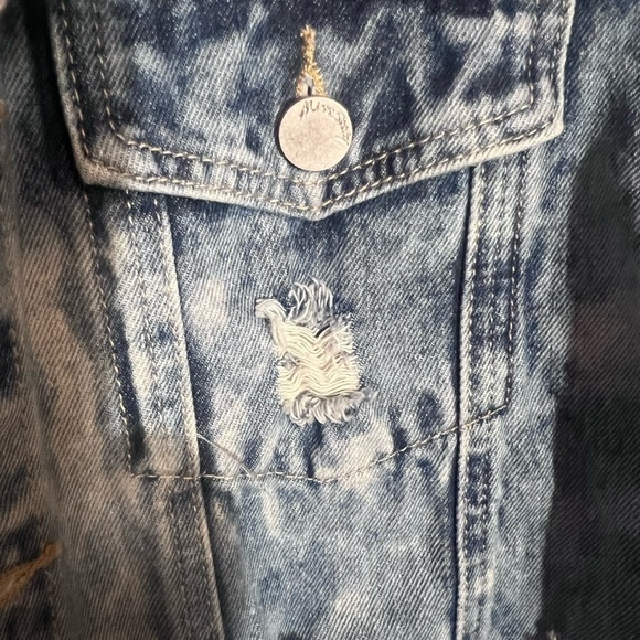 Woman’s fantastic jean jacket - Picture 7 of 7